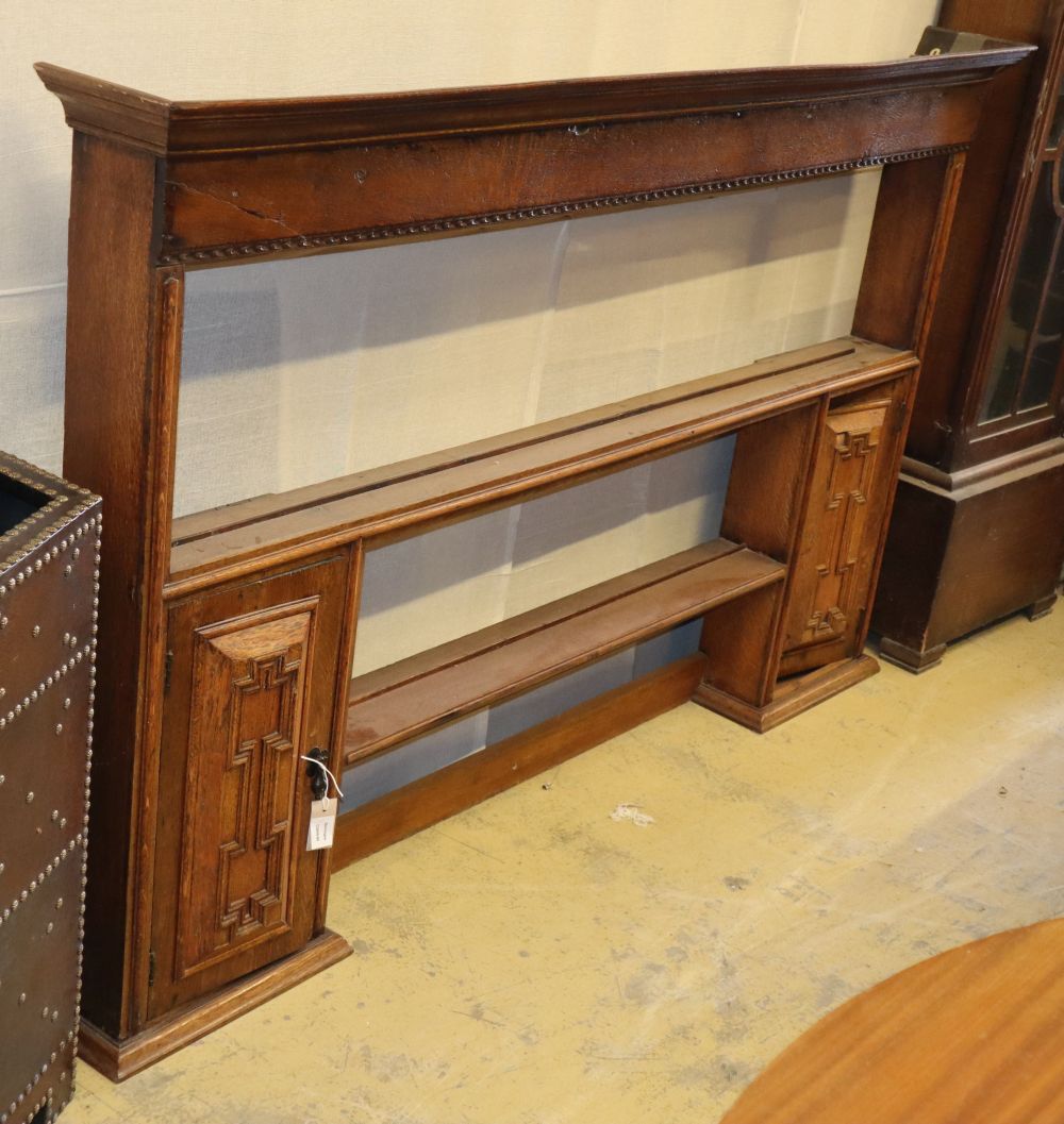 A George III oak plate rack, W.184cm, D.19cm, H.114cm